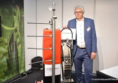 Eric Gerritsma bij de Airmix Robot van Holland Green Machine.